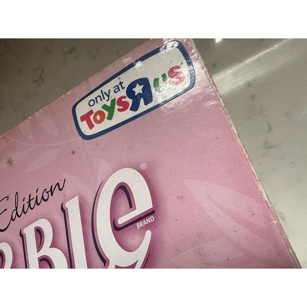 Scrabble Designer's Edition Toys R Us (2008) rotating board Barbie pink VG - Picture 2 of 10